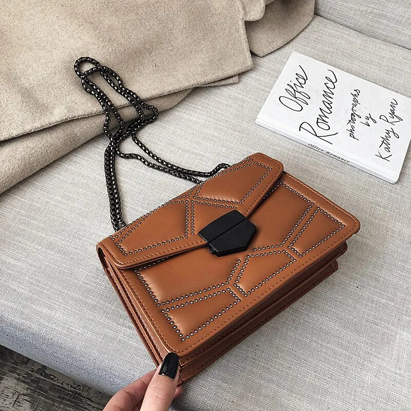 Bolso de Cuero Mary | Cadena Convertible y Relieve Tridimensional