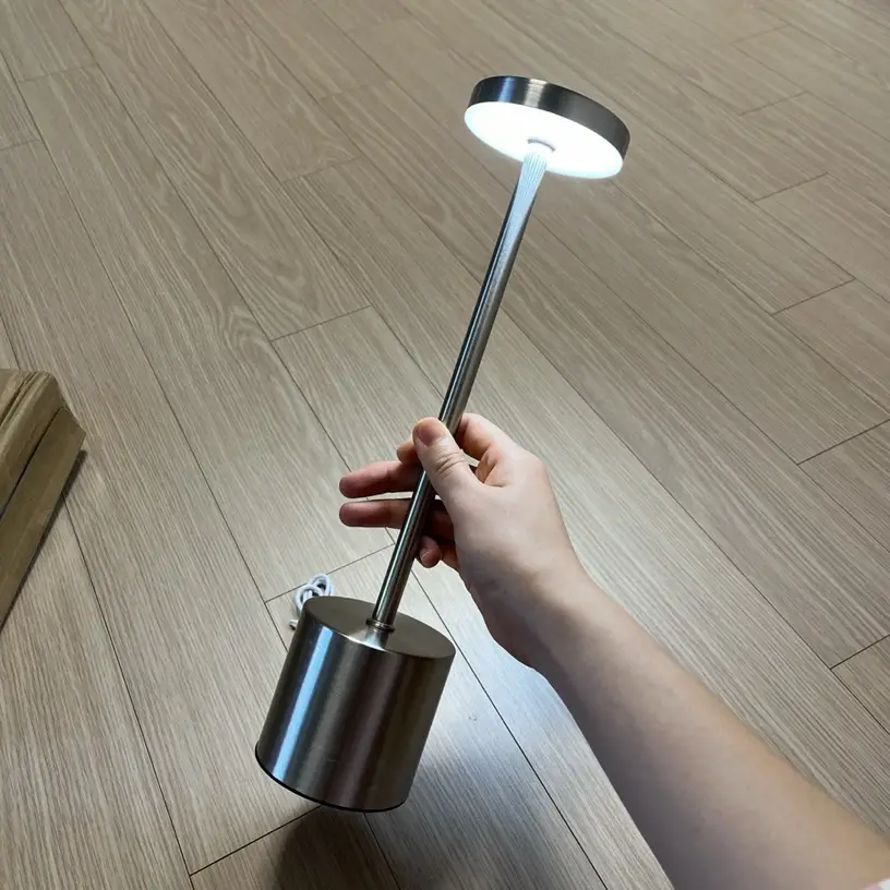 Lámpara de Mesa LED Recargable Sin Cable Metal