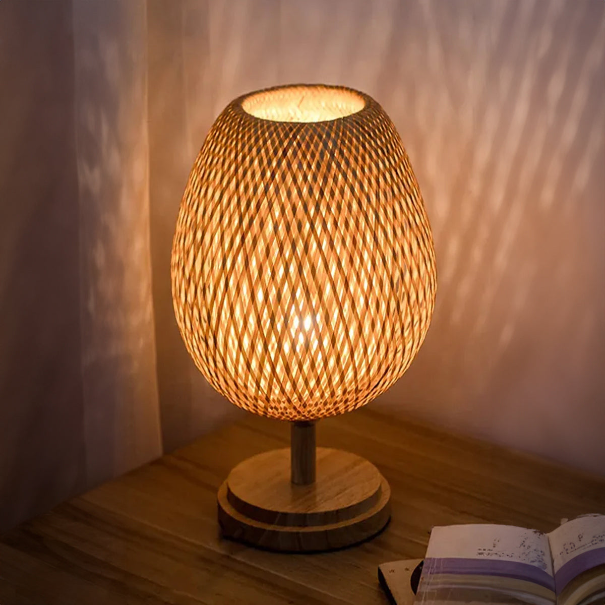 Lámpara de Mesa de Bambú Artesanal Diseño Sostenible y Zen
