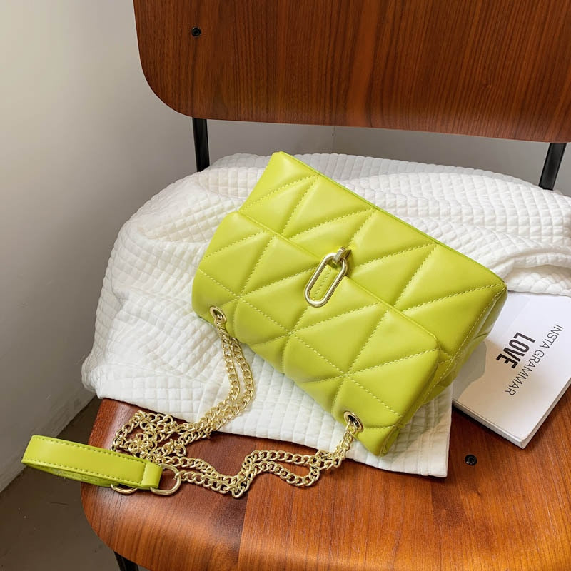 Bolso de Cuero Dora | Correa de Cadena Dorada y Cierre Interior