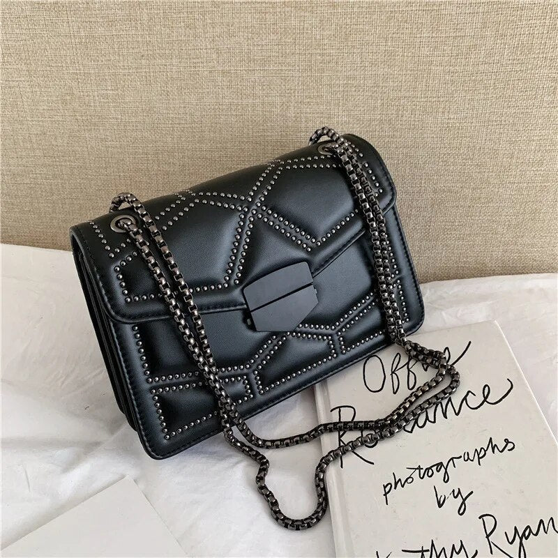 Bolso de Cuero Mary | Cadena Convertible y Relieve Tridimensional