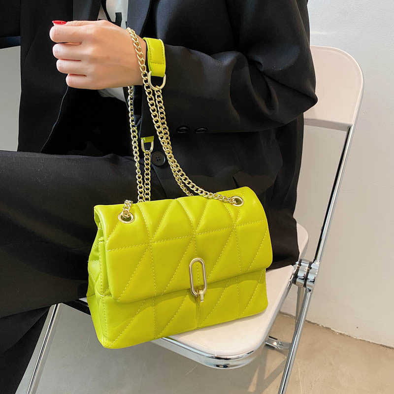 Bolso de Cuero Dora | Correa de Cadena Dorada y Cierre Interior