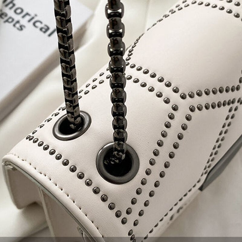Bolso de Cuero Mary | Cadena Convertible y Relieve Tridimensional